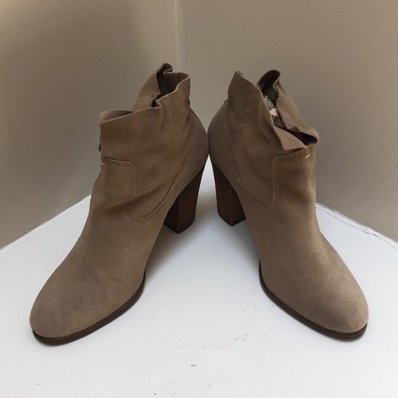 Vince Camuto Feina tan suede booties 3 1/2” heel - Picture 2 of 3